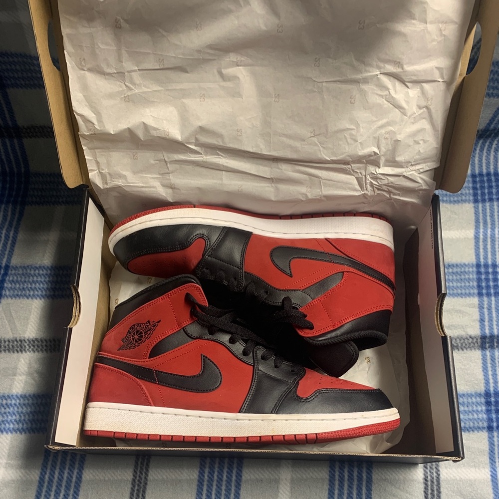 Jordan 1 Mid